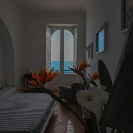 Casa Di Charme Panoramica A Sulla Spiaggia. Apartmán *